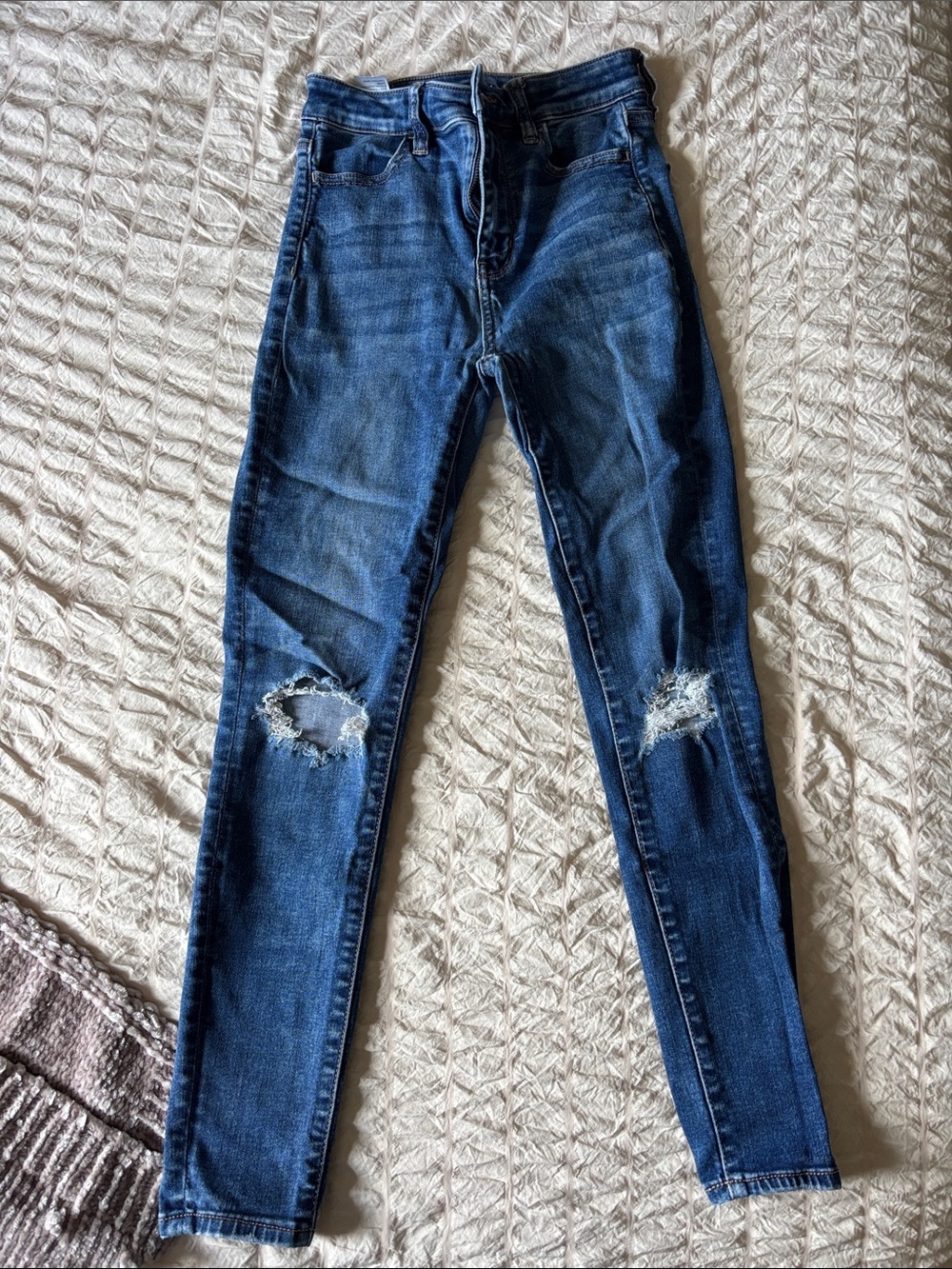 American Eagle Outfitters Dark Blue Skinny Jeans with Knee Rips